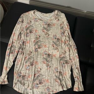 Long sleeve flowered tee